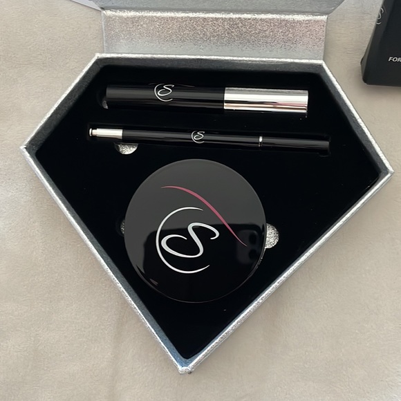 Magnetic lashes Love Kit (2 diff sets of lashes) - Picture 2 of 6